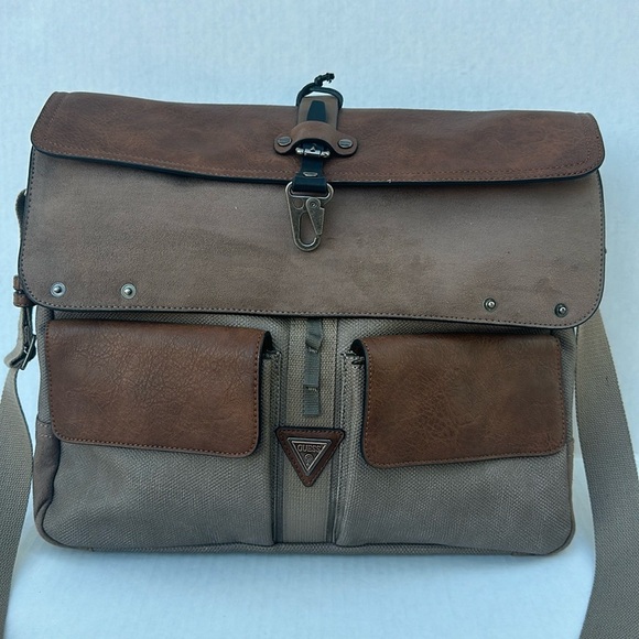 New AUTHENTIC GUESS Mens Leather Messenger/Canvas Travel Bag Camo - Picture 1 of 13